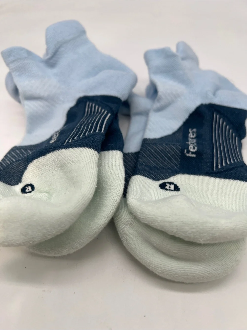 Feetures Elite Max Cushion No Show Tab Running Socks Medium 2 Pack New